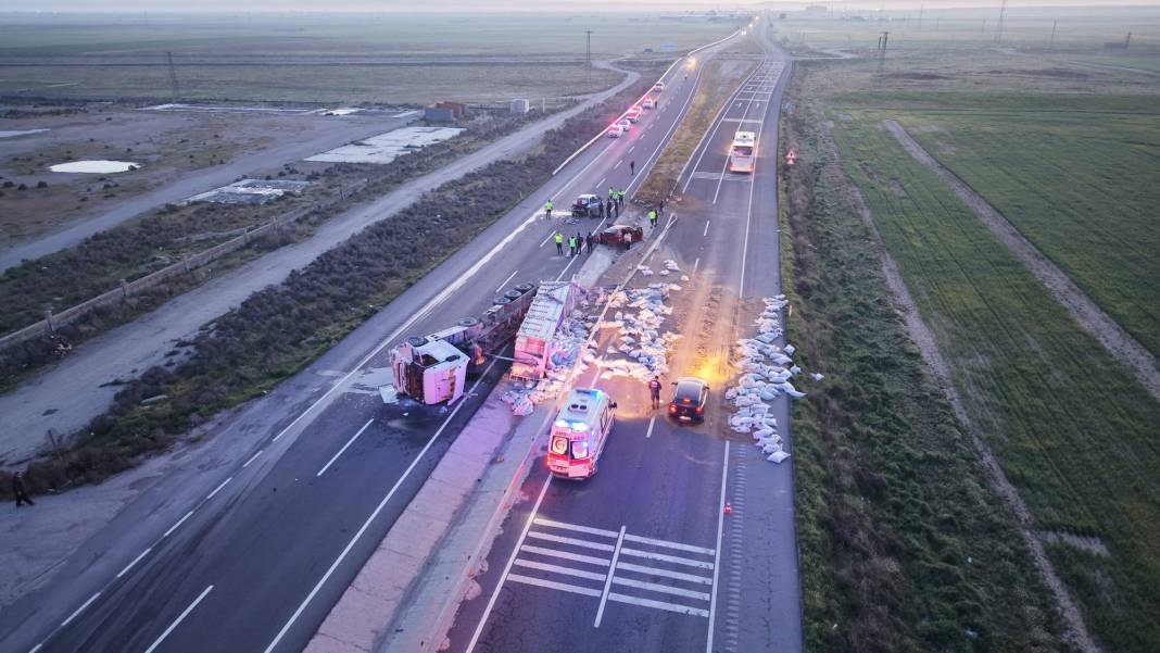 Konya-Aksaray yolunda kaza üstüne kaza! 6 kişi yaralandı 8